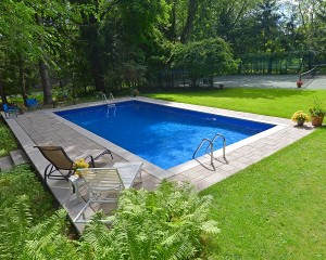 Square shaped vinyl lined pool