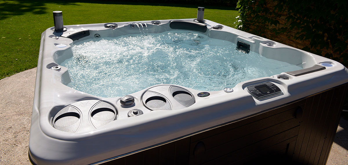 7 ahhhsome hot tub jets and what they do | Buds Pools