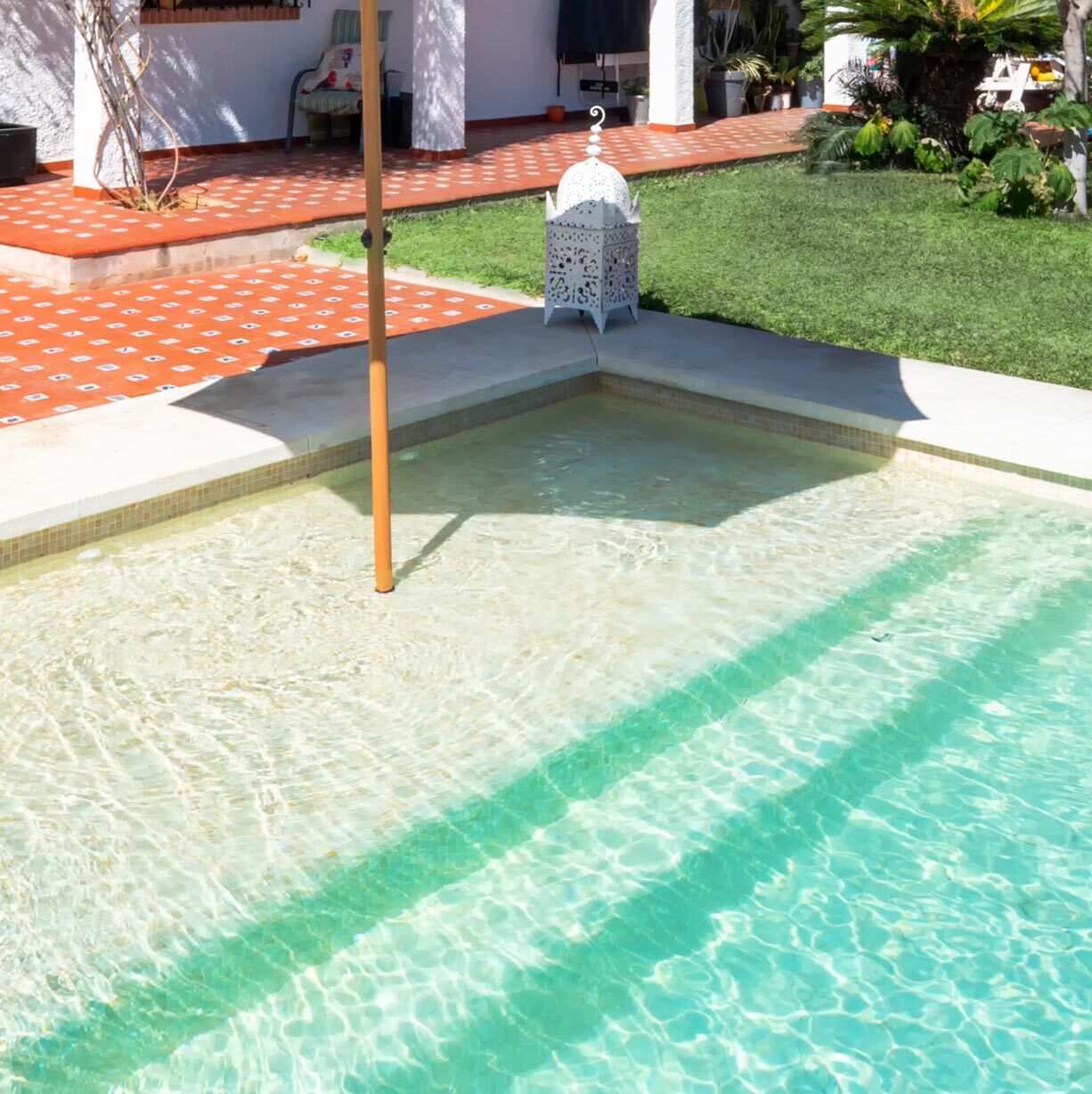 pool-ledge